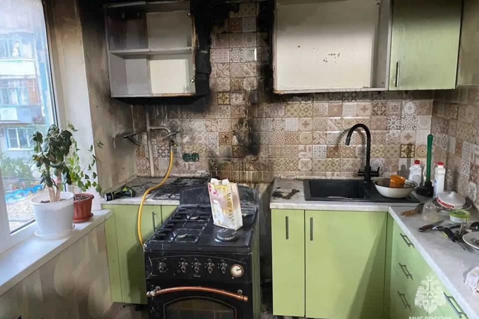 Пожар на кухне чуть не убил двух человек в Волгограде