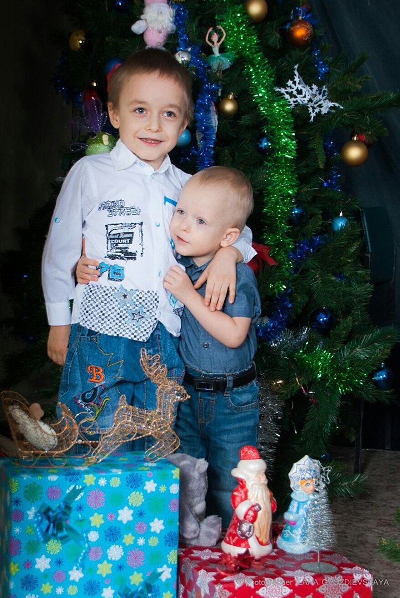 Ушковы Максим, 6 лет и Михаил, 3 года