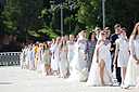 В Волгограде свадебное шествие украсило фестиваль #ТриЧетыре