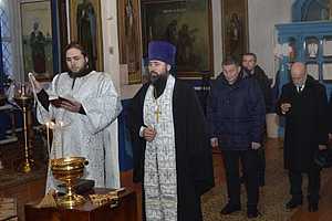 Андрей Бочаров посетил храм Святой Троицы в Новоаннинском районе