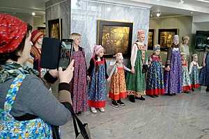 На Масленицу в музее Машкова примерили кокошники и создали кукол