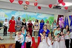 В Дзержинском районе многодетных мам поздравили с Женским днем