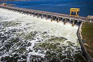 Волжская ГЭС начинает экономить сброшенную воду
