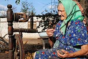 24,3 млн рублей получит Волгоградская область на уход за пожилыми и инвалидами