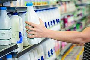 Активисты «Народного контроля» будут контролировать молочные полки в магазинах