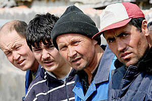 Под Волгоградом полицейские нашли "резиновый дом", в котором зарегистрированы 13 мигрантов