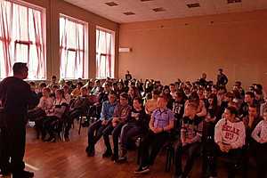 Волгоградские спасатели напомнили школьникам о безопасности поведения на водоёмах